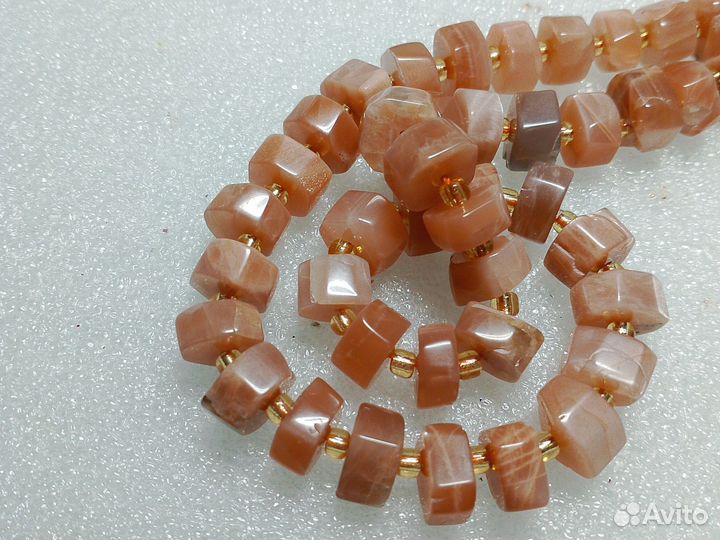 Бусы из солнечного камня