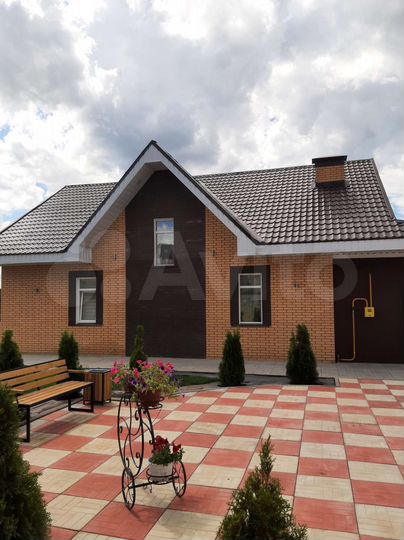 Коттедж 235 м² на участке 8 сот.