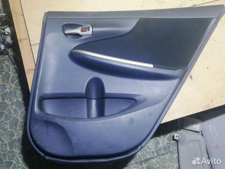 Обшивка двери задней правой toyota corolla e150
