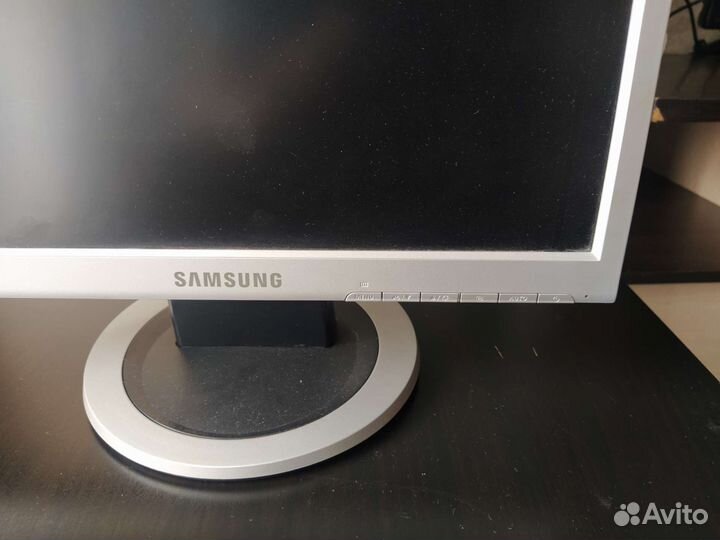 Монитор Samsung