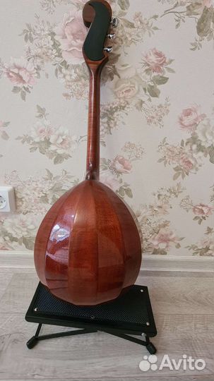 Домра малая, чехол, подножка и подарки