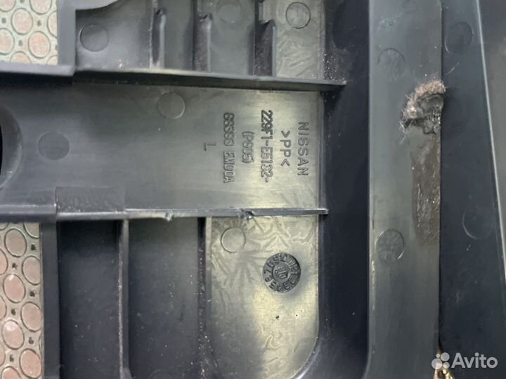 Накладки кузова внутри Nissan Tiida C11