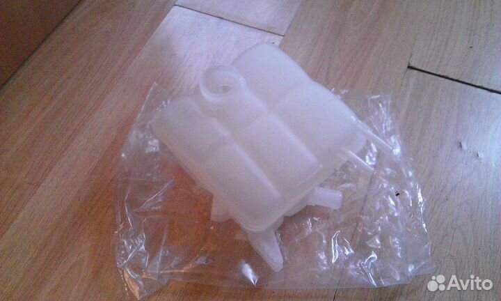 Расширительный бачок Форд Фокус 2, Вольво, Мазда 3