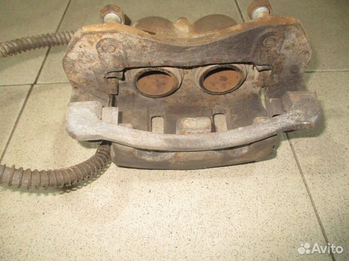 Суппорт передний левый Ssang Yong Kyron