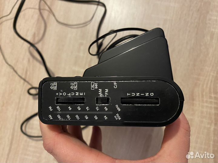 Радиоприемник-часы с проектором Vitek VT-3528