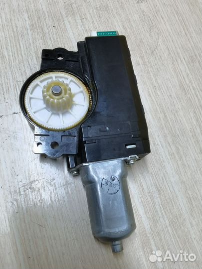 Моторчик люка Toyota Wish