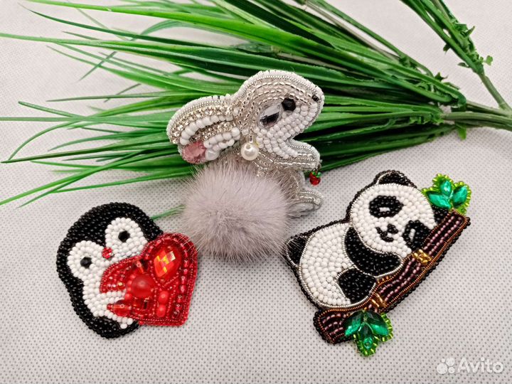 Брошь из бисера ручной работы