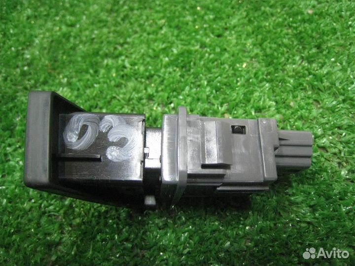 Кнопка аварийной сигнализации Toyota Verso R2 2015