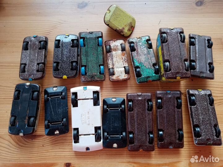 Машинки советские жестяные