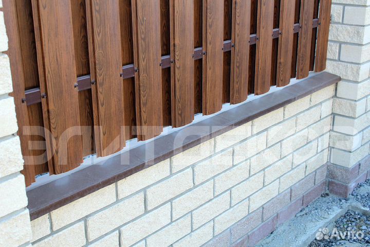 Бетонный парапет на забор
