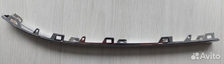 Молдинг переднего бампера левый хром