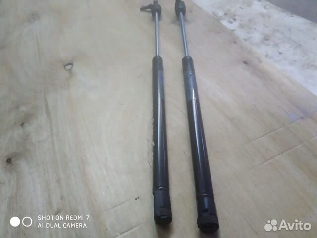 Упор крышки багажника Jeep Grand Cherokee wj