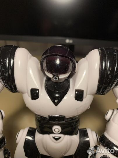 Мини-версия робота RoboSapiens WowWee