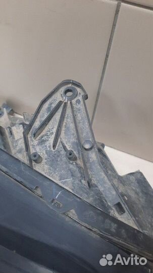 Фара правая Mitsubishi L200