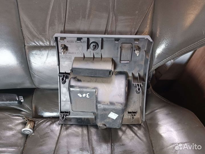 Накладка торпеды пежо 308