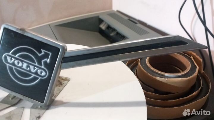 Эмблема решетки радиатора Volvo 850