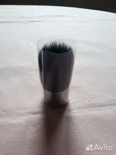 Кисть для макияжа, зеркало