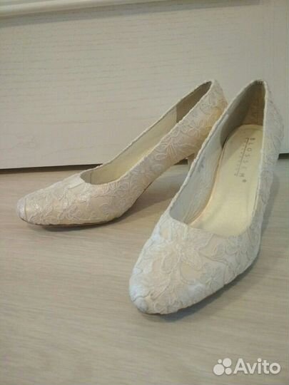 Туфли белые