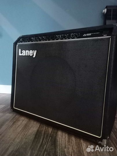 Гитарный ламповый комбоусилитель laney lv300
