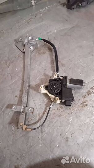 Стеклоподъемник передний левый Mitsubishi Carisma