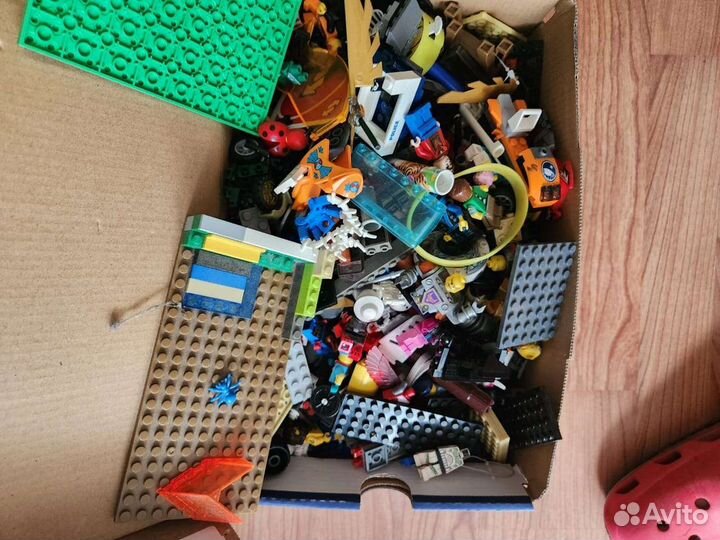 Очень много лего и тачки
