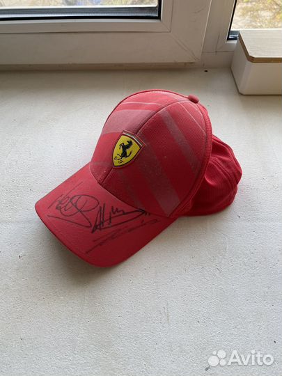 Кепка Ferrari с автографами
