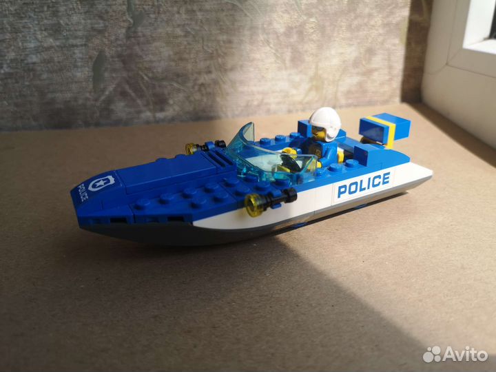 Лего полицейская лодка