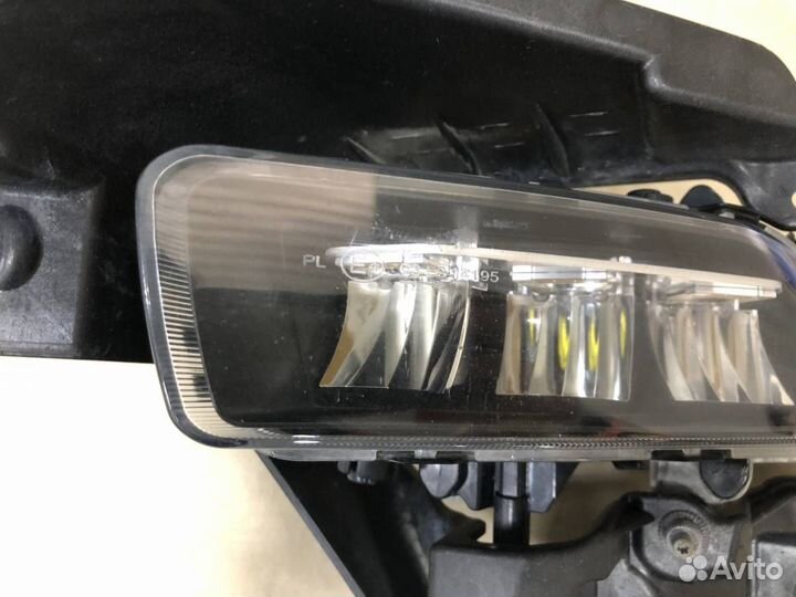 Фара противотуманная левая Volkswagen Phaeton