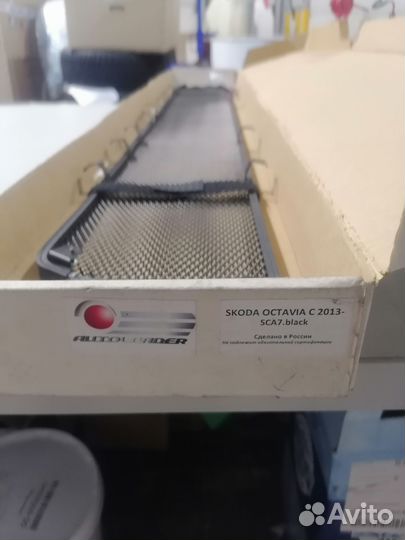 Решетка переднего бампера черная