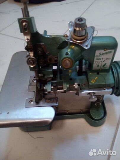 Швейная машинка оверлок