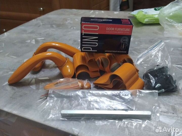 Дверная ручка с замком