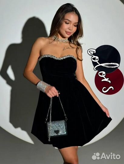 Красное бархатное платье