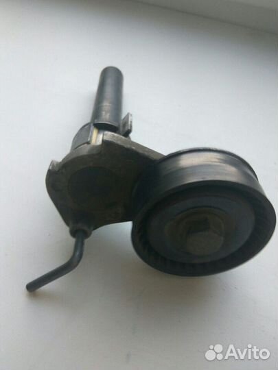 Натяжитель приводного ремня двигателя VW Tiguan 1