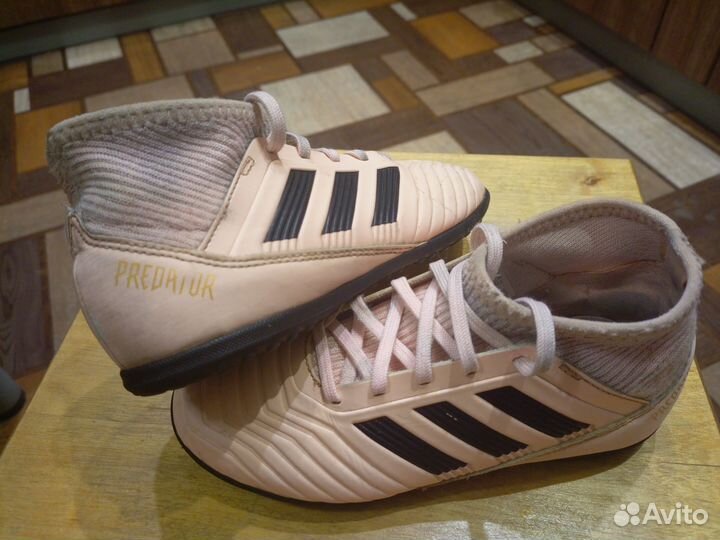 Бутсы сороконожки adidas predator