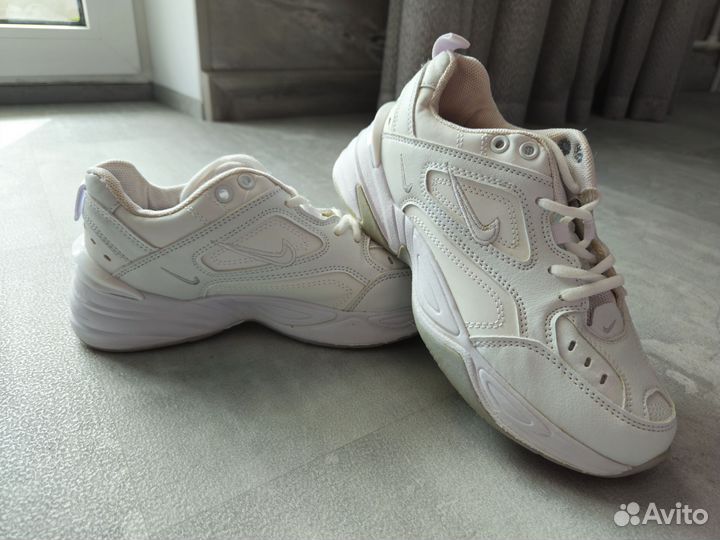 Кроссовки женские