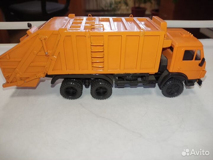 Модель 1/43 камаз 53213 Миниград