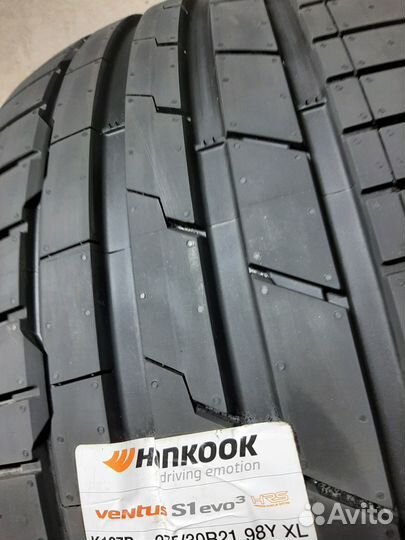 Hankook Ventus S1 Evo 3 K127B 245/35 R21 и 275/30 R21 98Y