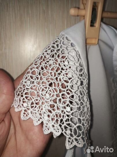 Белая кружевная блузка