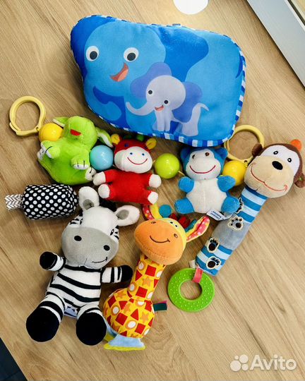 Большой пакет игрушек и погремушек