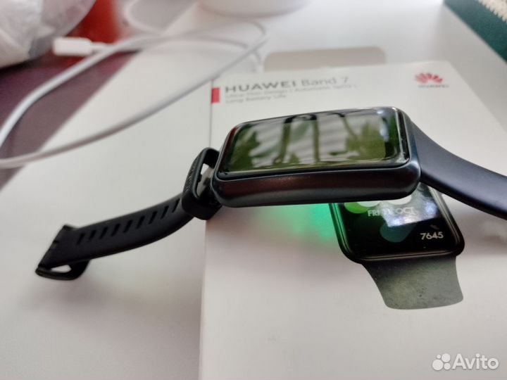 Смарт браслет huawei band 7 + черный металлический