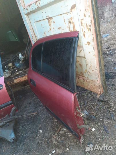 Almera n16 двери правые цвет красный