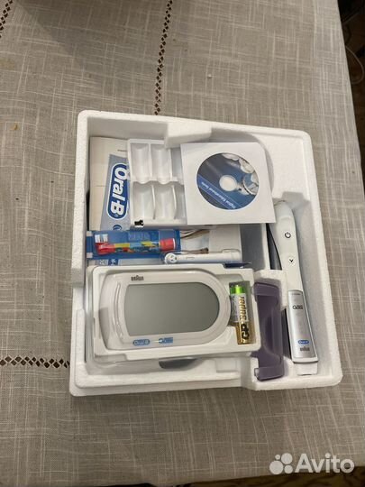 Новая зубная щетка Oral-B Triumph 5000