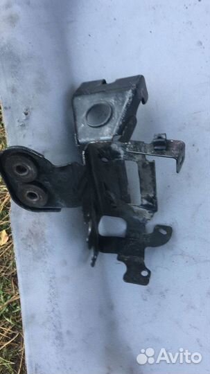 Кронштейн блока ABS Chevrolet cruze 2013
