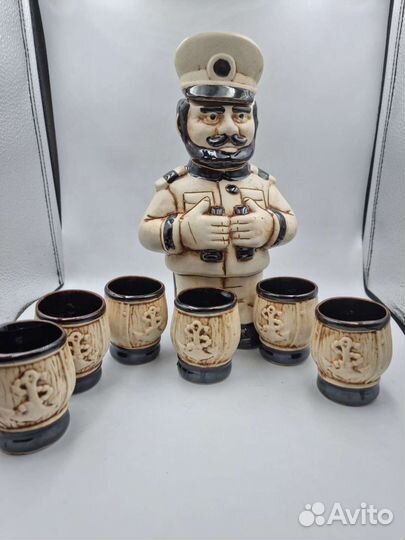 Рюмка и кувшин