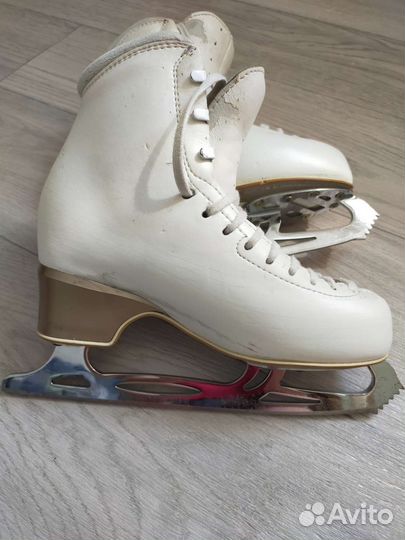 Фигурные коньки edea