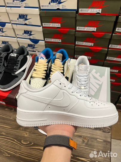 Кроссовки Nike Air Force: Городской стиль