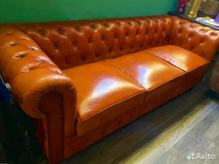 Диван кожаный честер