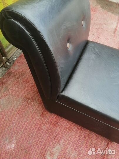 Кресло из кож. заменителя. цвет чёрный