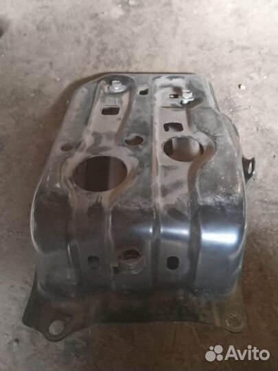 Подставка под аккумулятор Тойота рав4 30 кузов