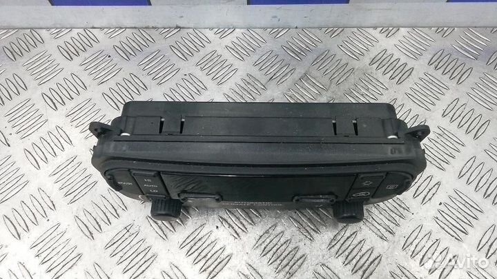 Блок управления климатической установкой Skoda Oct